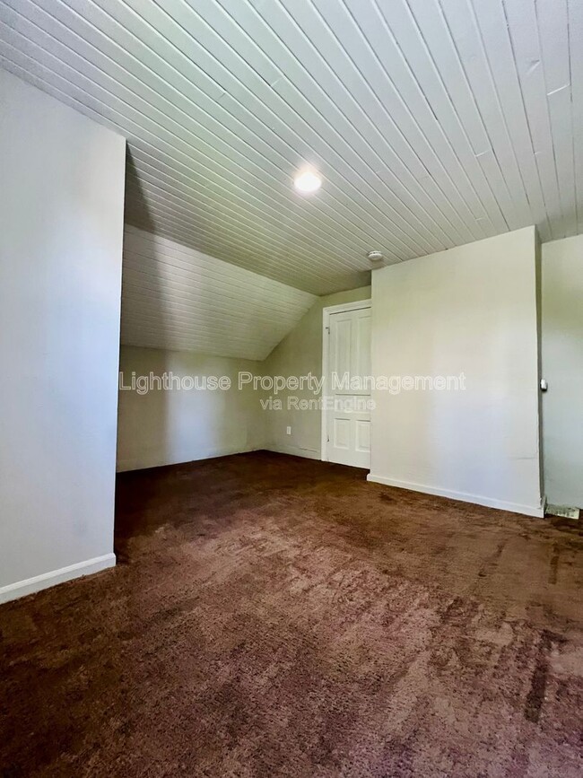 Building Photo - 708 Elizabeth St