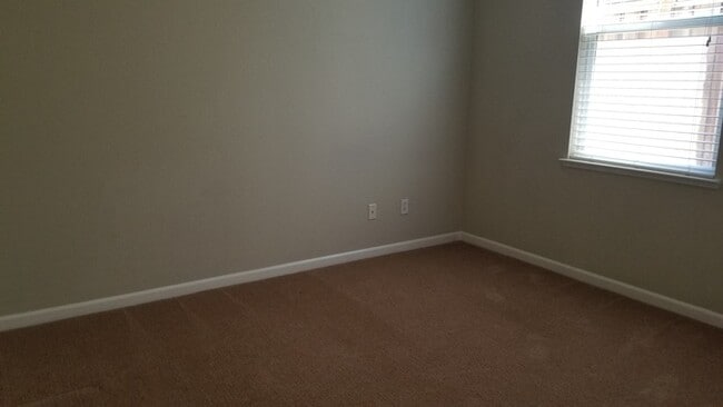 Building Photo - 953 Campfire Cir