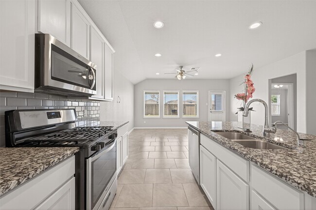 Building Photo - 7558 Highland Chase Dr