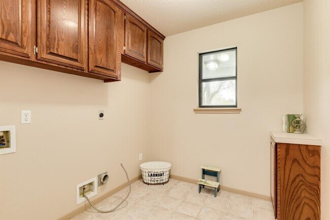 Building Photo - 112 Portulaca St