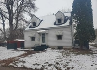 Building Photo - 3-Bedroom Rock Island Home with 2-Car Garage