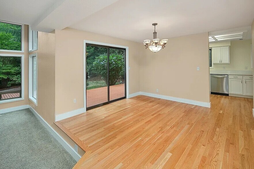Building Photo - 11704 NE 73rd St