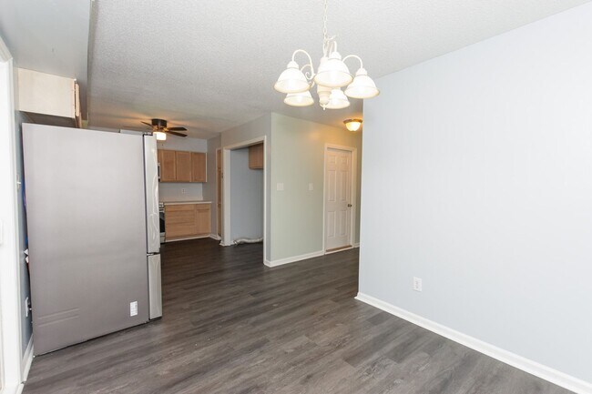 Building Photo - 117 Brenda Dr