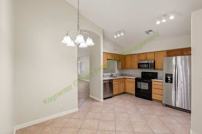 Building Photo - Charming Gilbert Home with Spacious Living & Prime Location