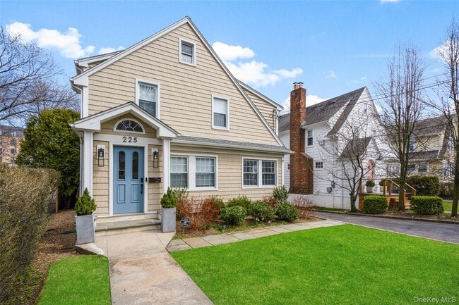 Building Photo - 225 Larchmont Ave