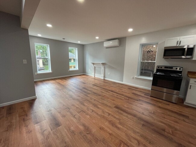 Building Photo - 106 Renwick St