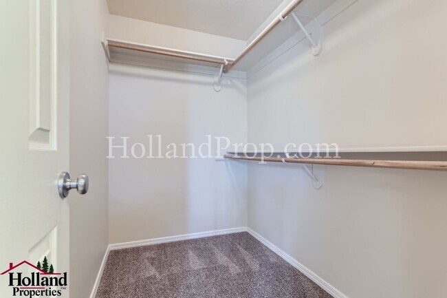 Building Photo - Beautiful 3 Bedroom Home with Community Pool, Hot Tub & 2-Car Garage in Hillsboro ** NEW PRICE $2...