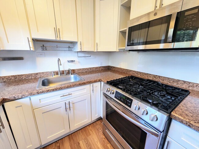 Kitchen - 16025 Lake Hills Blvd