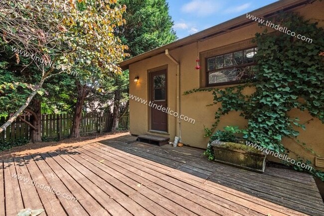 Building Photo - Modern Mediterranean 2 Bed/2 Bath with plenty of space - Pet Friendly!