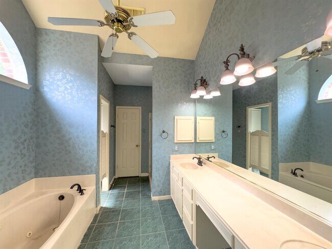 Building Photo - 16714 Colony Terrace Dr