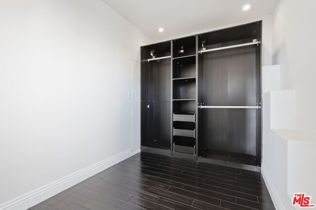 Building Photo - 8908 Appian Way