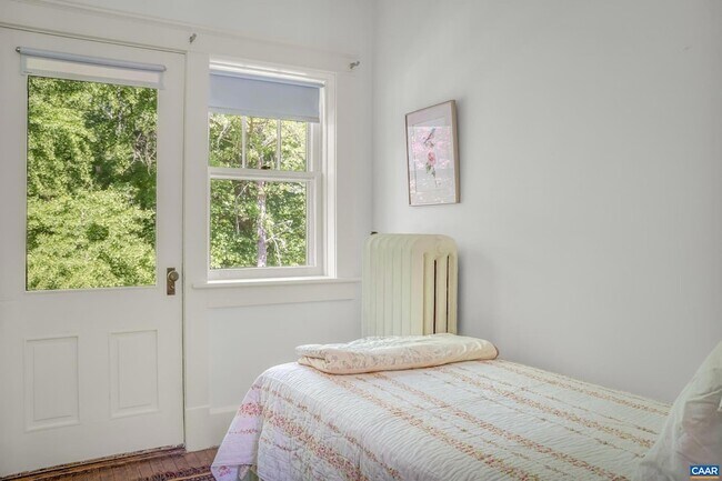 Building Photo - 502 Park Hill