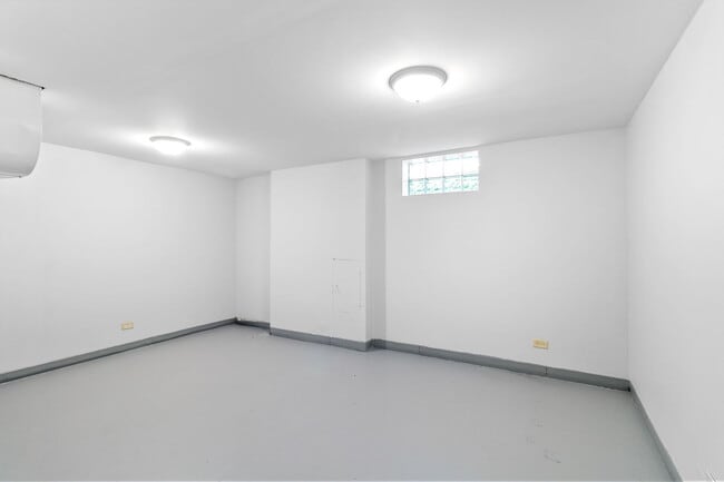 Building Photo - 1004 S Taylor Ave