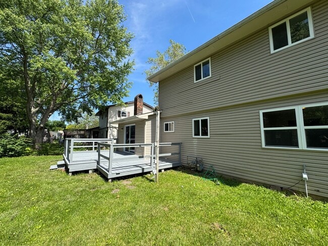 Building Photo - Far Eastside Large 3 Bedroom 1.5 Bath