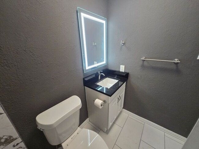 Building Photo - Spacious in Carrollton