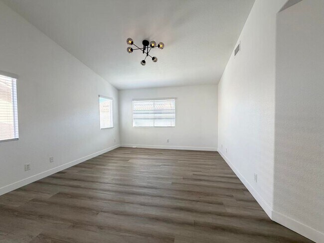 Building Photo - 10621 Olivebranch Ave
