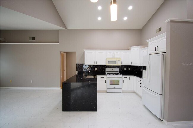 Building Photo - 447 Via Del Sol Dr