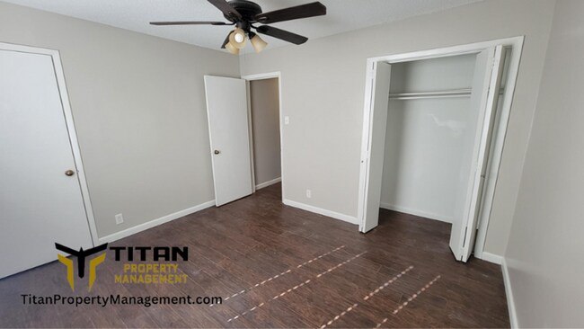 Building Photo - 2bed/1bath Townhouse