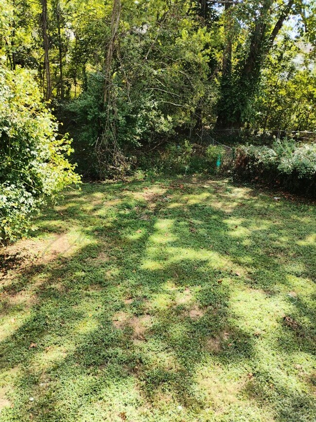 Building Photo - Two Bedroom Townhouse in North Nashville!