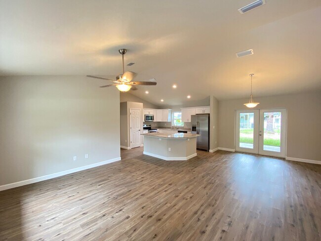 Building Photo - Custom Home - Desirable SE Belleview Neigh...