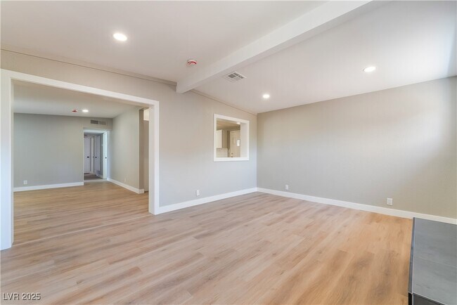 Building Photo - 2749 Del Mar Pl