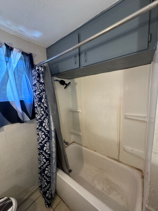 Building Photo - Updated 2-Bed, 2-Bath Duplex