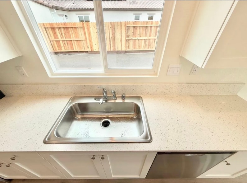 Building Photo - 2476 Cellar St