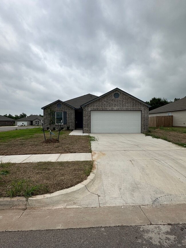 Building Photo - Pre-Leasing Now! Charming 3-Bedroom, 2-Bath Home in Mustang | Tours Available | Move-In Beginning...