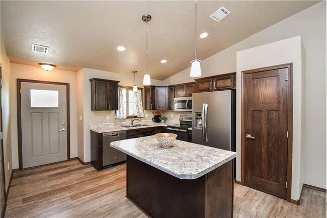 Building Photo - 2428 E Meadowside Pl
