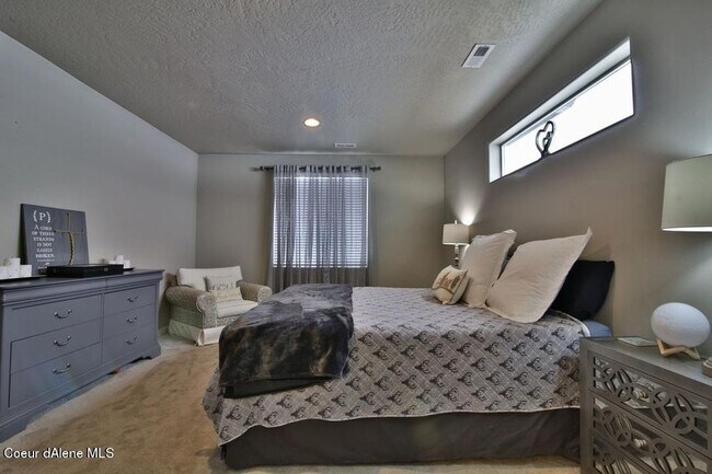 Building Photo - 13373 N Loveland Way