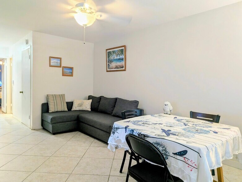 Building Photo - 425 Ena Rd