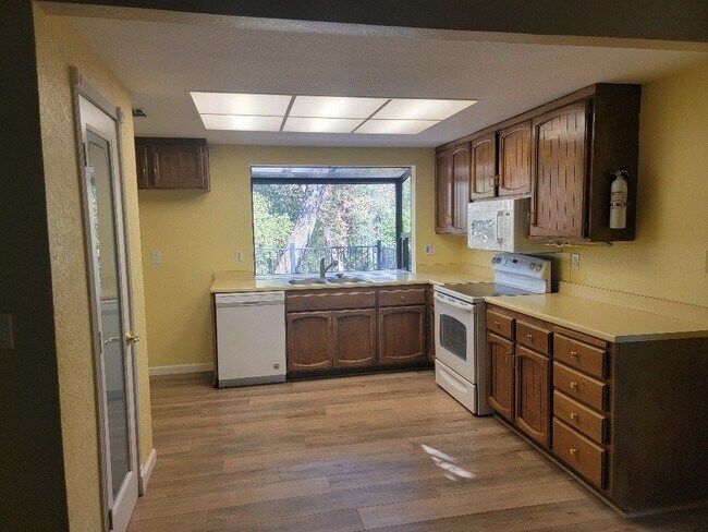 Building Photo - Very Nice 3bd 2 bath House for rent in Cameron Park