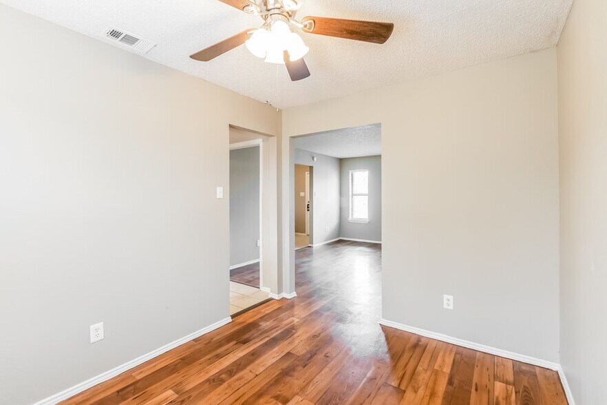Building Photo - 1513 Long Shadow Ln