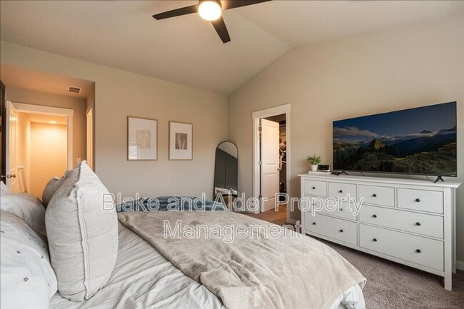 Building Photo - 16349 SE Sunshower Pl