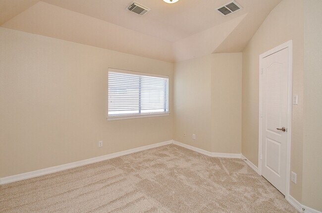 Building Photo - 5615 Bent Arbor Ln