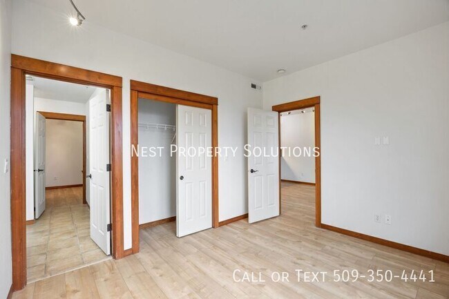 Building Photo - 6432 Melby Way NE