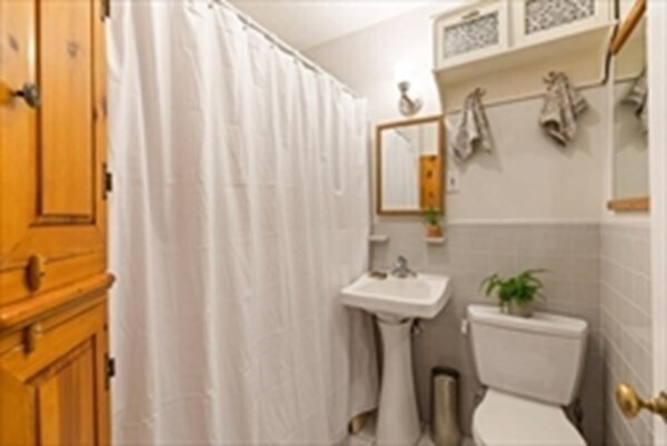 Building Photo - 167 Beacon St