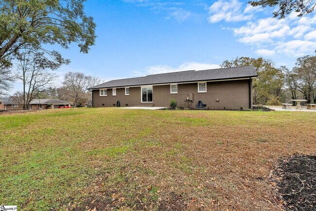 Building Photo - 300 Woodlake Rd