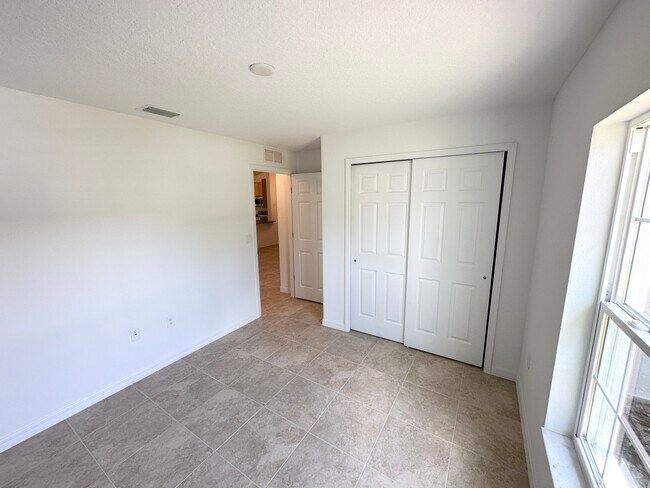 Building Photo - 14 Sleigh Bell Pl