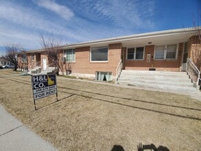 Building Photo - Burton 6-Plex