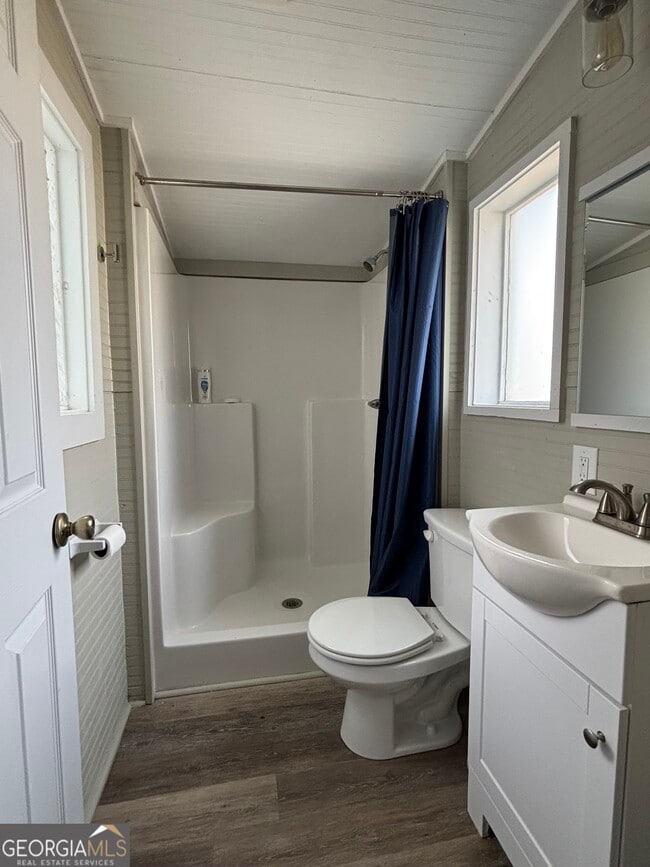 Building Photo - 332 Carr St