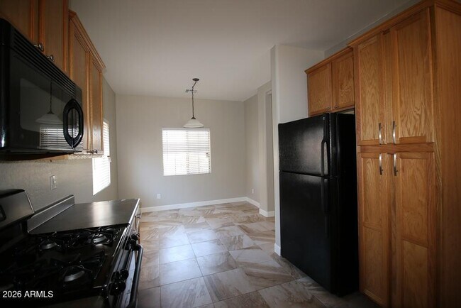 Building Photo - 15225 W Shaw Butte Dr