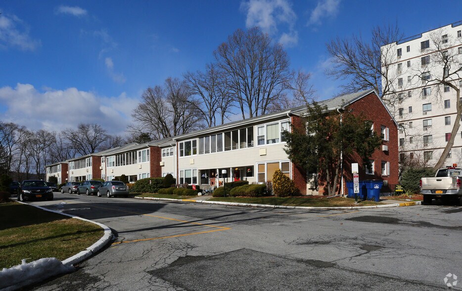 Primary Photo - Eden Roc Apartments