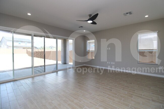 Building Photo - 5976 E Quail Ave