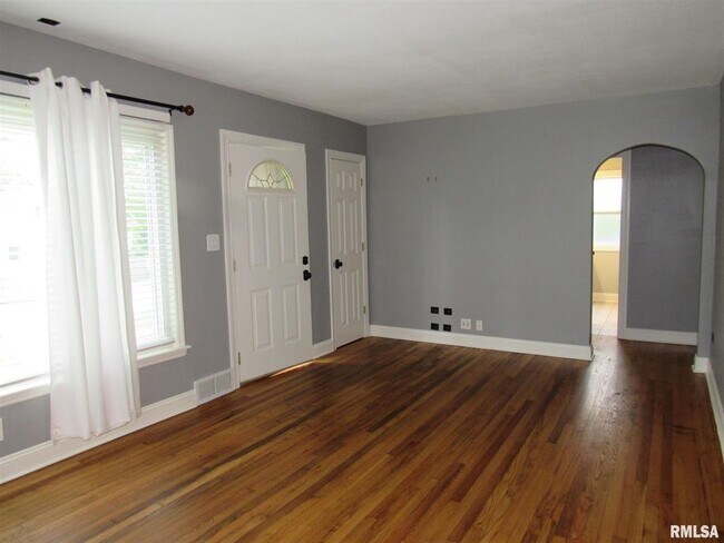 Building Photo - 1126 W Lombard St