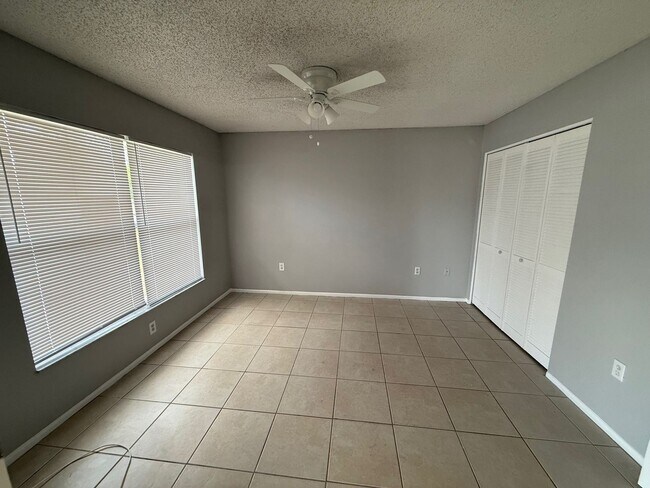 Building Photo - Centrally located 3/2 with 2 car garage. Pet friendly. Lawncare included.