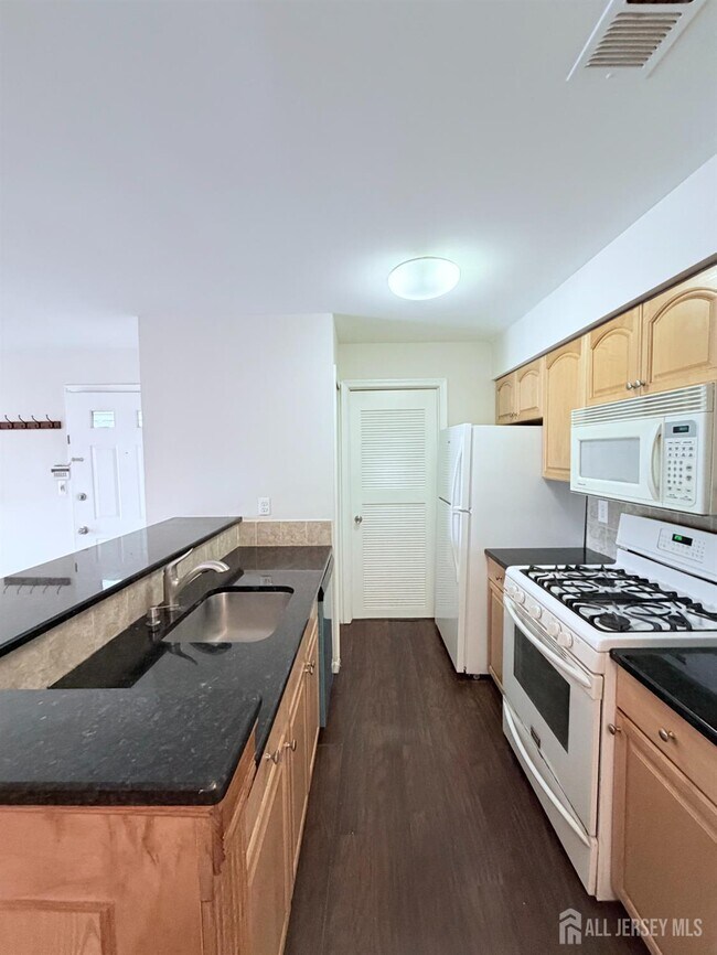 Building Photo - 60 Lear Ct