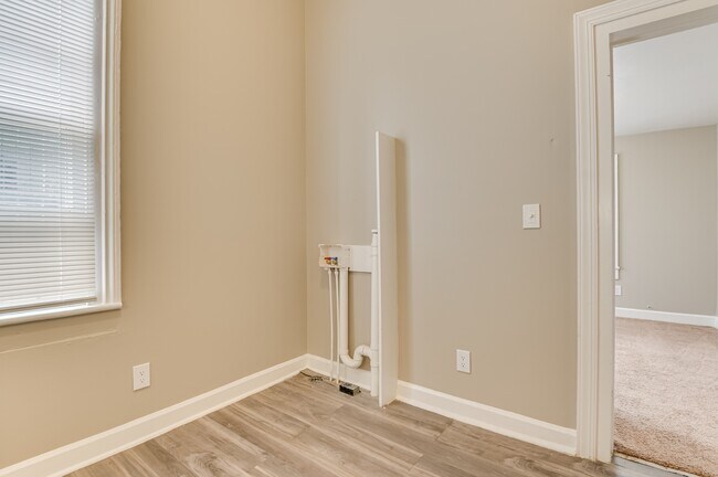 Building Photo - 515 3rd St