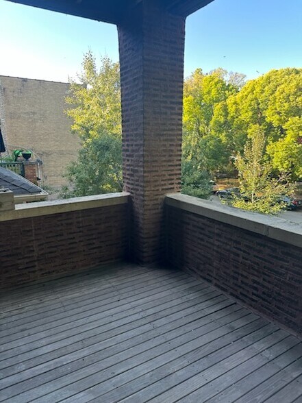 Building Photo - 4417 N Paulina St