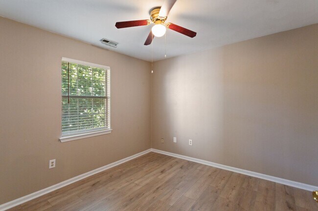 Building Photo - 1470 Berkshire Dr